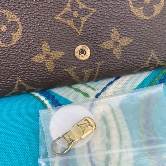 Beautiful Louis Vuitton Monogram Wallet - Picture 7 of 14